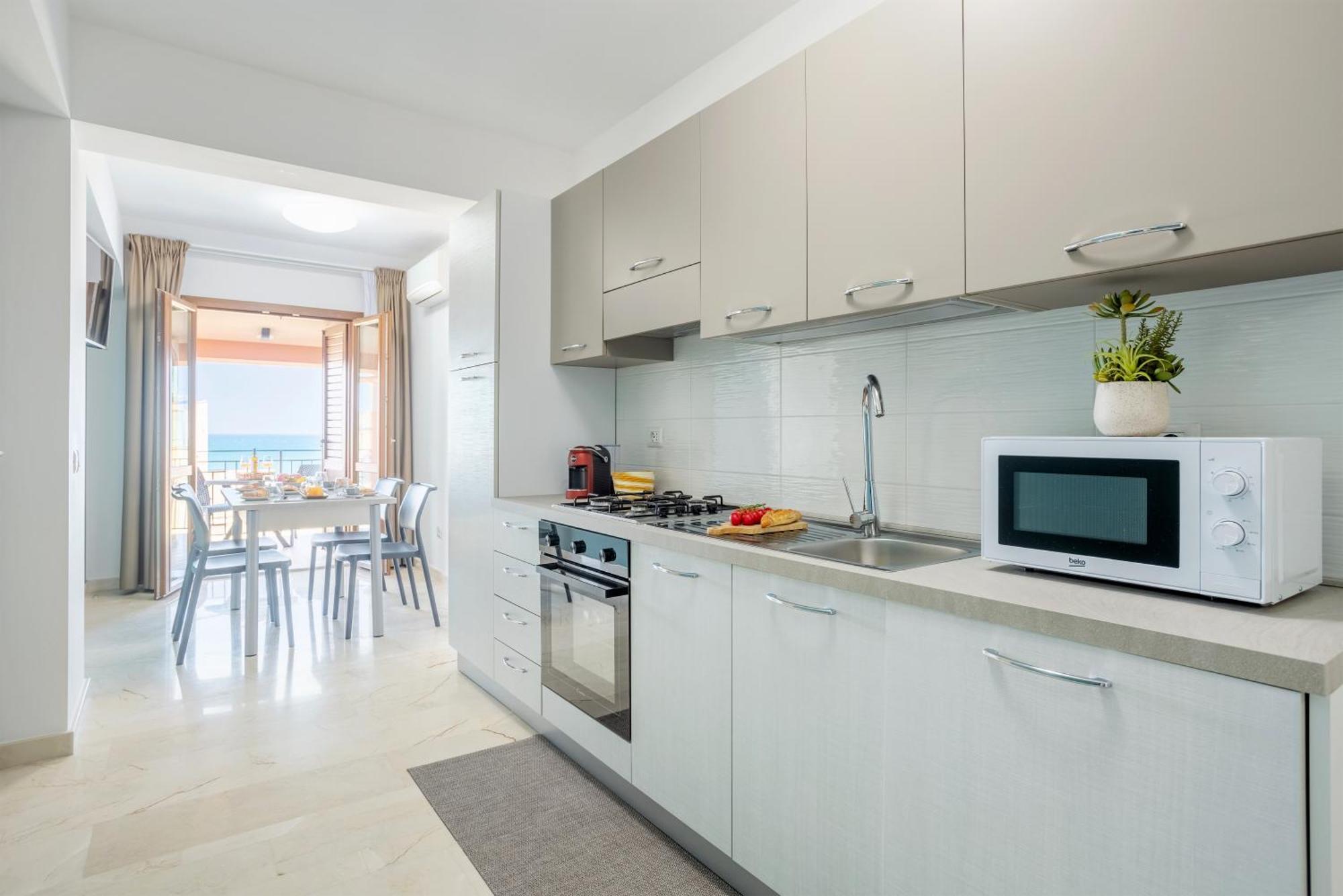 Azzurra Apartments Балестрате Екстериор снимка
