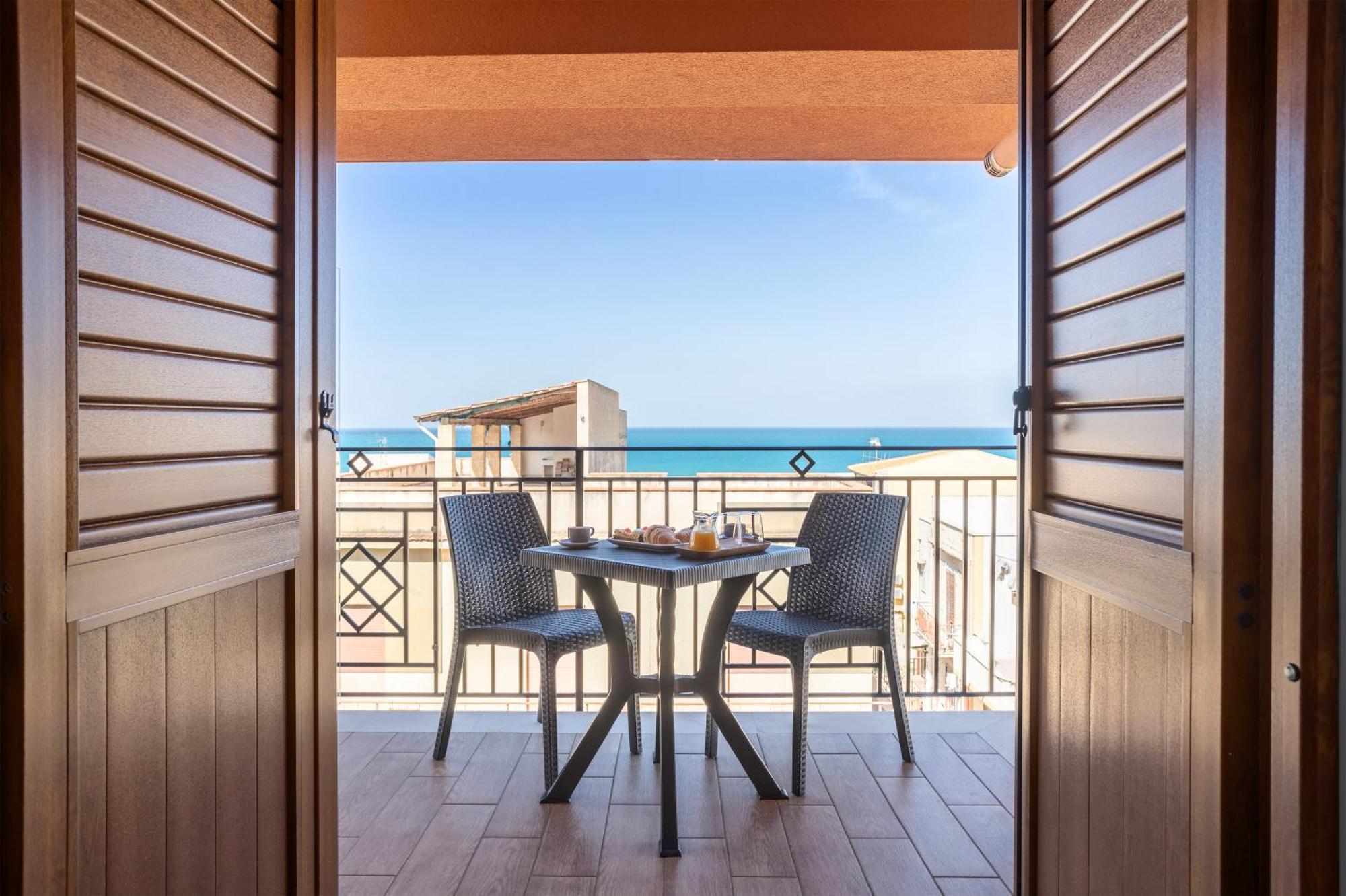 Azzurra Apartments Балестрате Екстериор снимка